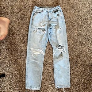 Light wash mom jeans